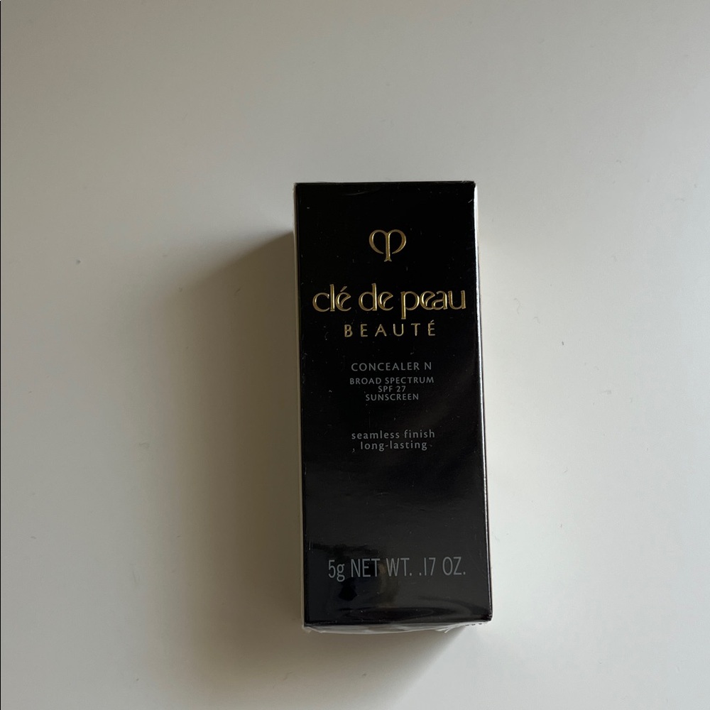 Clé de Peau Beauté Concealer - almond